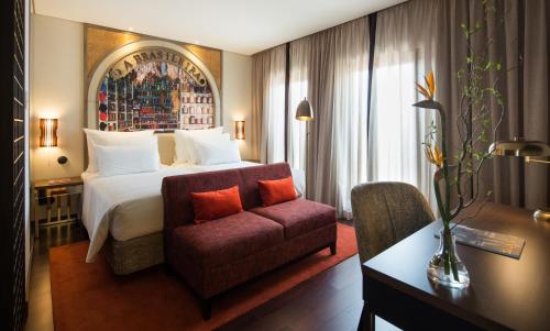 Superior Double or Twin Room with a View image 5