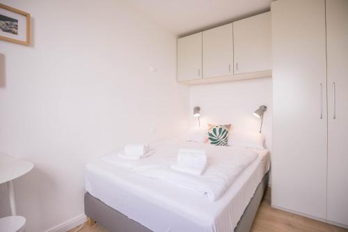 Apartment with Lake View image 10