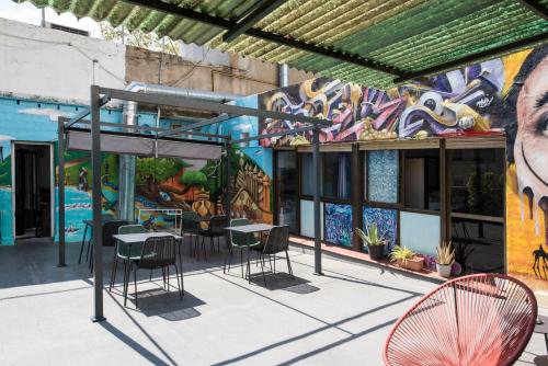 No Limit Hostel Graffiti – Barcelona, NJ