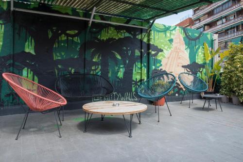No Limit Hostel Graffiti – Barcelona, NJ