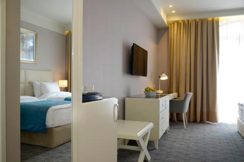 City Avenue Room Type - Family Room