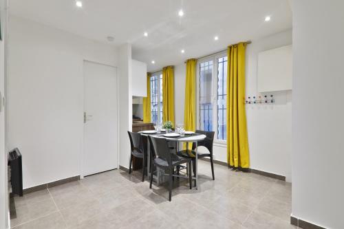 Heart of Paris 1BR-6P Le Marais 8 Free Netflix - image 3