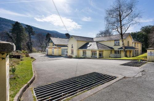 Buitenkant, Glendalough International Youth Hostel in Wicklow