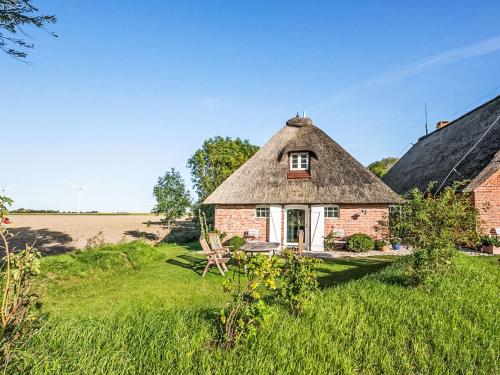 Holiday Home Kleine Reetdachkate by Interhome in Simonsberg, Deutschland