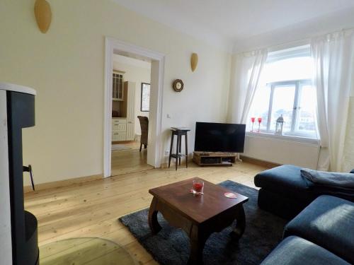 Stadtvilla Oscar 1 OG - Stilvoll sanierte Altbauwohnung in denkmalgeschützter Stadtvilla nahe Elbradweg, Dresden (foto 3)