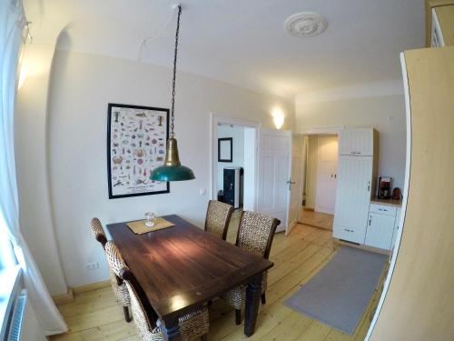 Stadtvilla Oscar 1 OG - Stilvoll sanierte Altbauwohnung in denkmalgeschützter Stadtvilla nahe Elbradweg, Dresden (foto 8)
