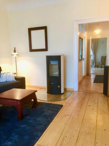 Stadtvilla Oscar 1 OG - Stilvoll sanierte Altbauwohnung in denkmalgeschützter Stadtvilla nahe Elbradweg, Dresden (foto 6)