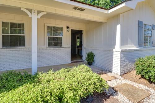 Walk to Eats & Entertainment: Home in Brookhaven in Brookhaven (MS)