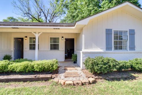 Walk to Eats & Entertainment: Home in Brookhaven in Brookhaven (MS)
