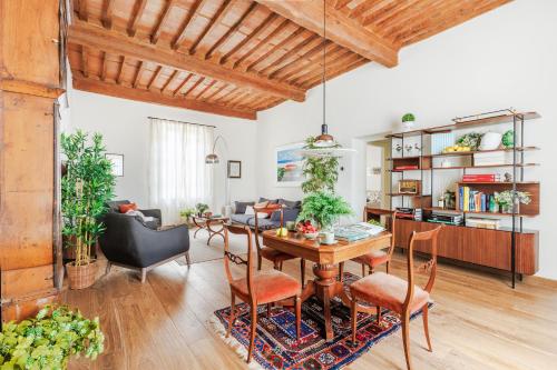 Apartment with City View image 10