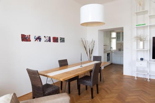Bright stylish central apartments Prague, Praha (fotografie 6)