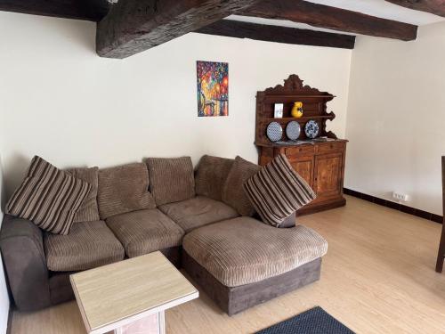 Comfortable countryside gite access to jacuzzi in Charroux