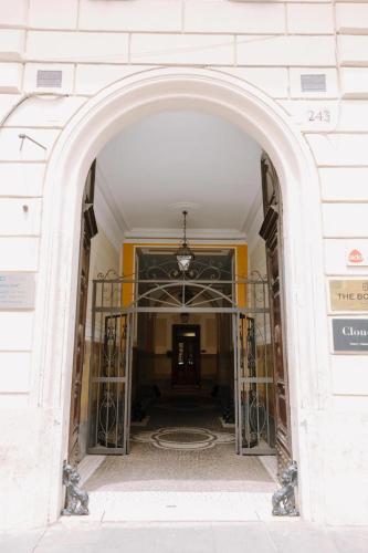 The B Place Cola - image 4