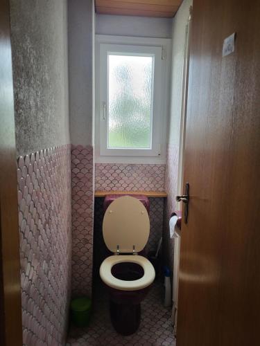 卫浴间, Double Bedroom with Balcony in 伦茨堡