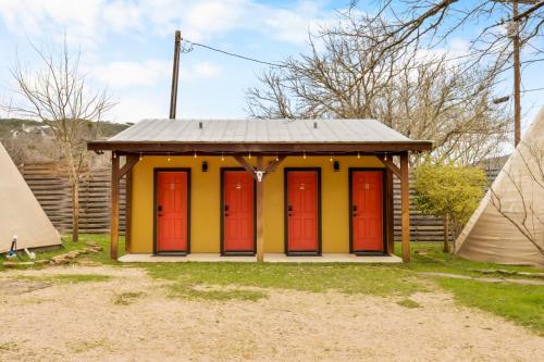 Yellow Flower - Tipi 5 in New Braunfels, USA