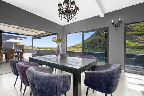 Létesítmények, Red River Valley by Host Agents in Rooiels