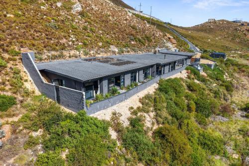 Létesítmények, Red River Valley by Host Agents in Rooiels