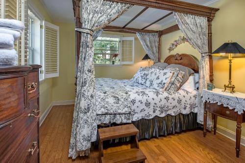 Magnolia Plantation & Cottages – Gainesville, FL