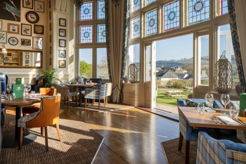 ห้องอาหาร, The Castle Of Brecon Hotel, Brecon, Powys - The Coaching Inn Group in บรีคอน