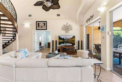 Villa Estelle - Huge lake front Villa - image 3