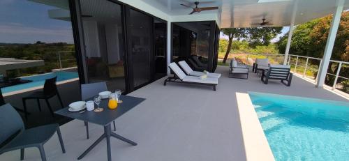 Удобства, Dream house with beach access at Hermosa Bay in Бока-Чика