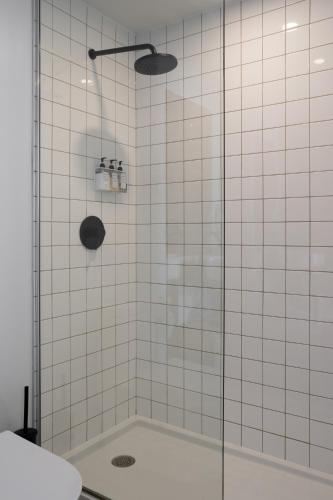 Room 105 image 7