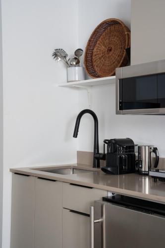 Room 102 image 5