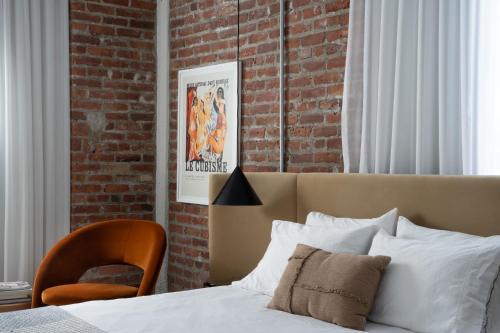 Room 102 image 2