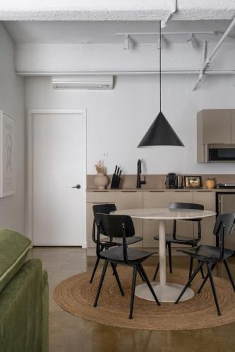 Room 101 image 8