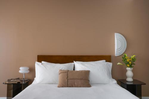 Room 103 image 3
