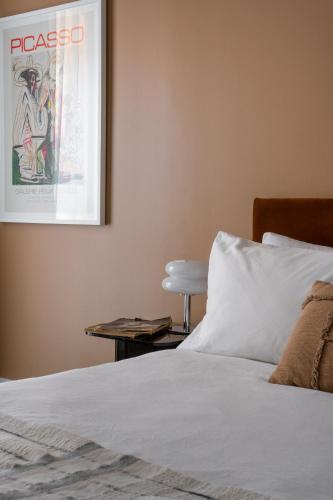 Room 103 image 7