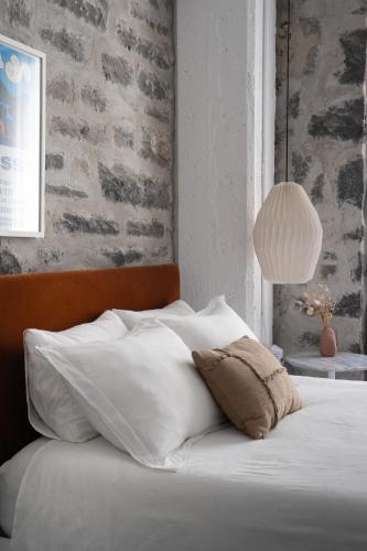 Room 105 image 4