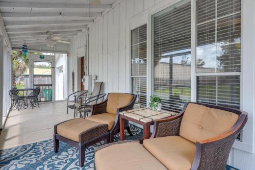 St. Marys Chic: Porch Living & Total Walkability! in 聖瑪利 (GA)