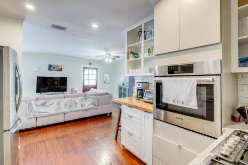 St. Marys Chic: Porch Living & Total Walkability! in 聖瑪利 (GA)
