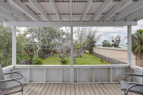 St. Marys Chic: Porch Living & Total Walkability! in 聖瑪利 (GA)