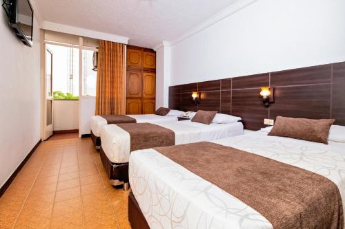3 twin beds