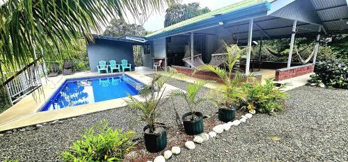 Cabaña y Piscina el Lorito