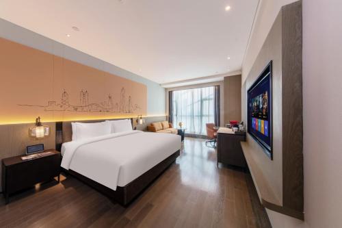 Deluxe King Room image 4