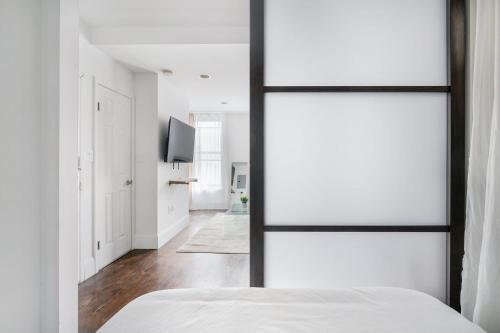 69-5B I Stylish Lower East Side 1BR Apt BRAND NEW, New York (photo 9)