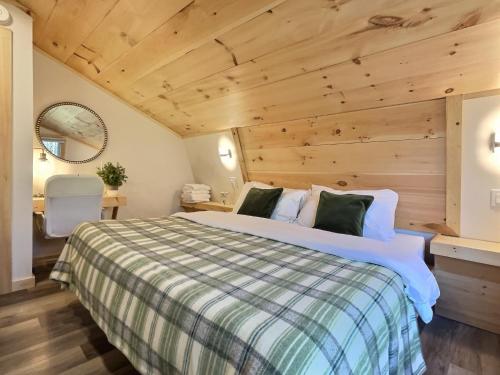 HappyCub AC Hot tub game room fire pit in Killington, USA