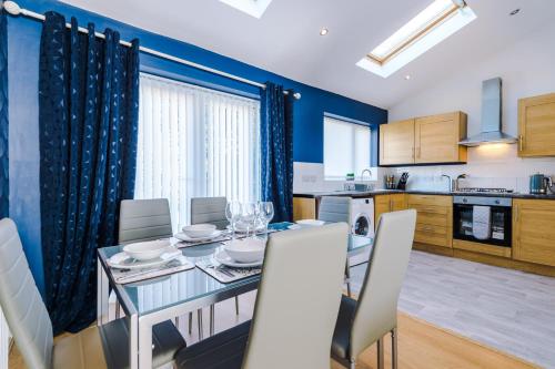 Charming Home in Merseyside, sleeps 7 in Croxteth