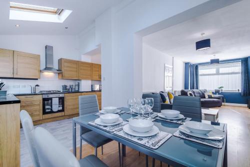 Charming Home in Merseyside, sleeps 7 in Croxteth