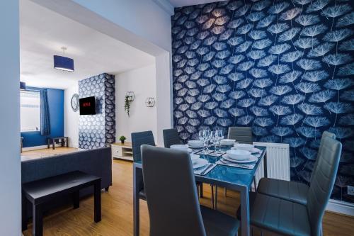 Charming Home in Merseyside, sleeps 7 in Croxteth