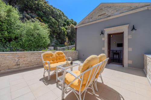 Balcony/terrace, Evergreen in Stavros