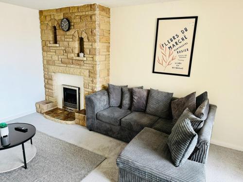 Modern 4BR House - Lace Market, Uni, QMC, City Centre & M1 - Sleeps 8