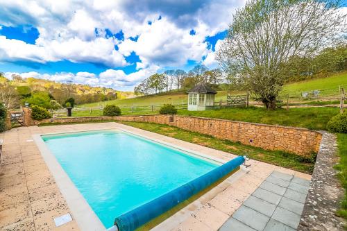 Stunning Countryside Home in Surrey by 53 Degrees Property, Ideal for Family Getaways, Private Tenni in Bramley (Surrey)