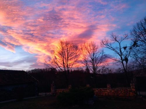 Brvnara Nenadić (Brvnara Nenadic) in มาโลซาบูชเย