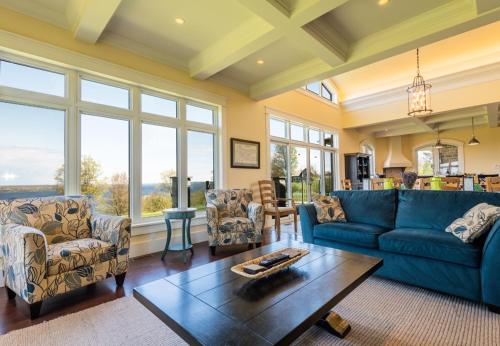 Loyalist House in Glenora (ON)