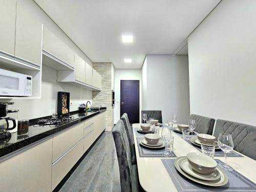 Casa Nova com 3 quartos / Churrasqueira / Banheira prox Cataratas