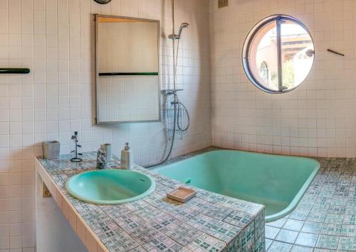 Badkamer, Porquerolles Island architectural seaview in Porquerolles